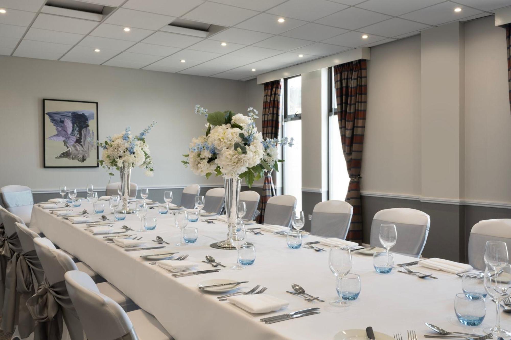 Delta Hotels By Marriott Waltham Abbey Extérieur photo