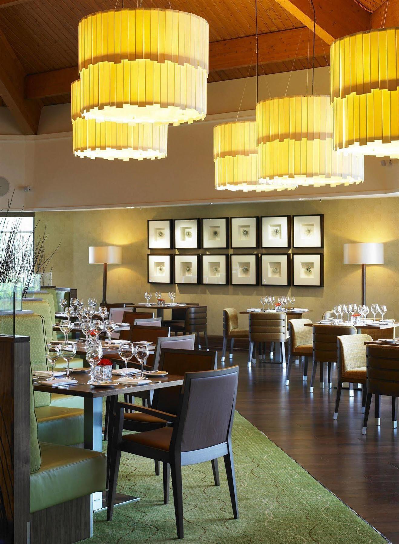Delta Hotels By Marriott Waltham Abbey Extérieur photo