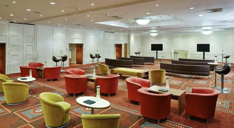 Delta Hotels By Marriott Waltham Abbey Extérieur photo